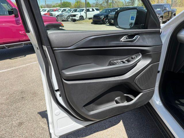 new 2025 Jeep Grand Cherokee L car, priced at $45,572