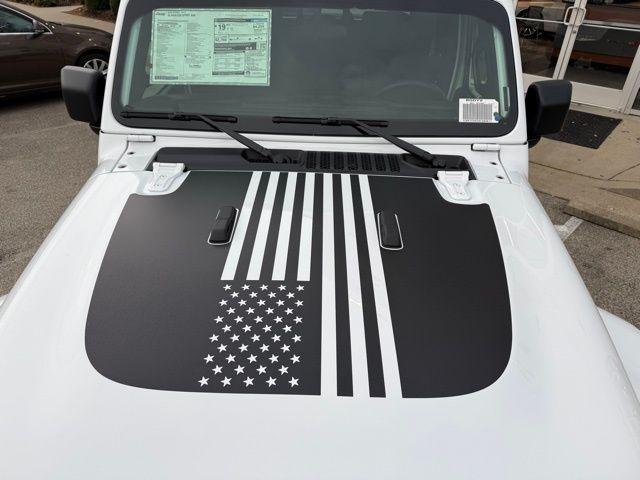 new 2025 Jeep Gladiator car, priced at $39,987
