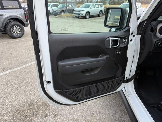 new 2025 Jeep Gladiator car, priced at $39,987