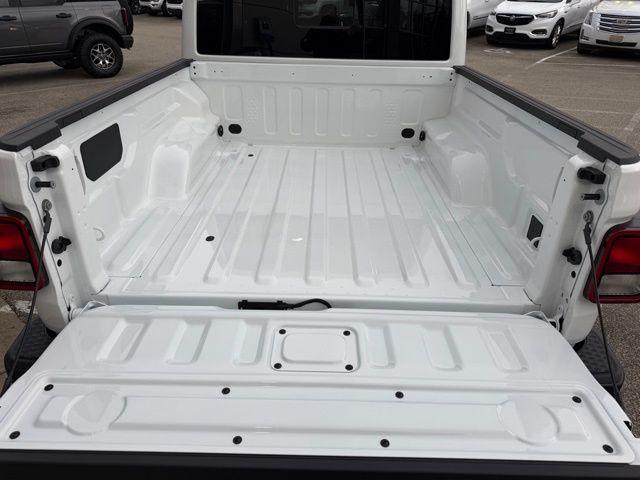 new 2025 Jeep Gladiator car, priced at $39,987