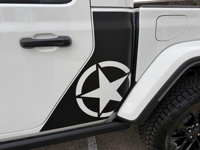 new 2025 Jeep Gladiator car, priced at $39,987