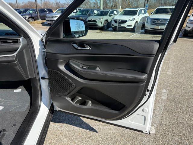 new 2025 Jeep Grand Cherokee car, priced at $37,981