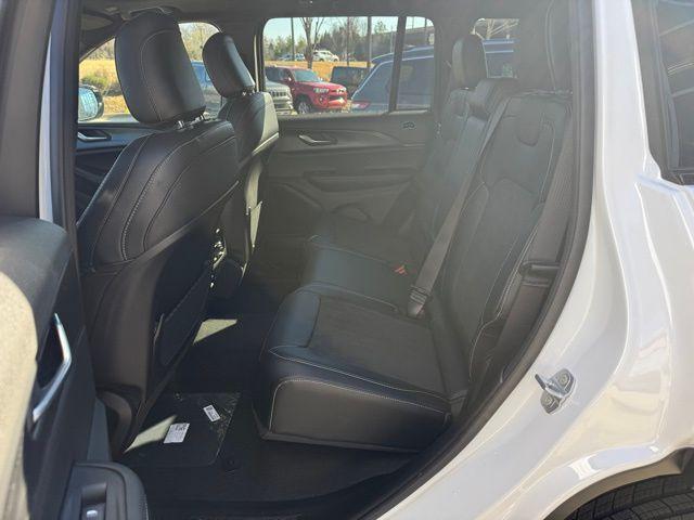 new 2025 Jeep Grand Cherokee car, priced at $37,981