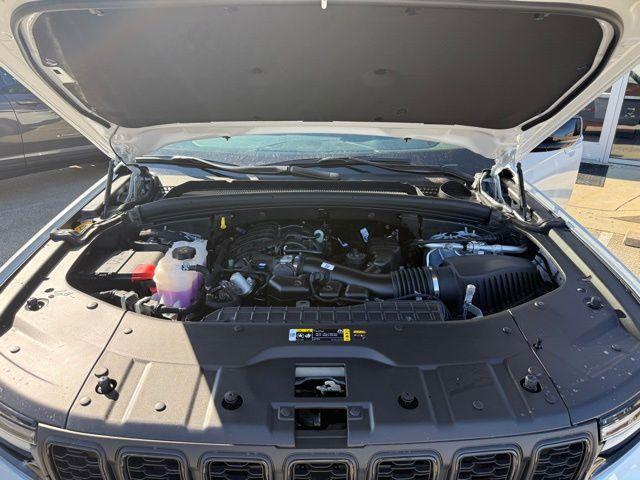 new 2025 Jeep Grand Cherokee car, priced at $37,981