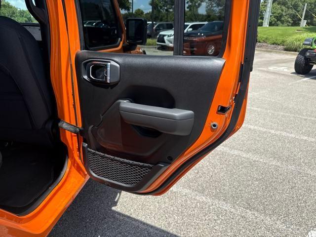 new 2025 Jeep Gladiator car, priced at $44,650