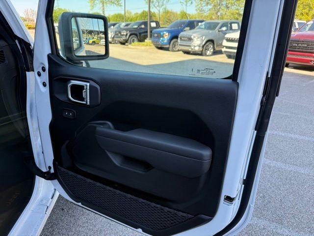 new 2025 Jeep Wrangler car, priced at $34,568