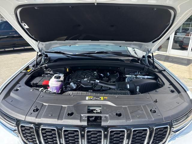 new 2025 Jeep Grand Cherokee car, priced at $43,900