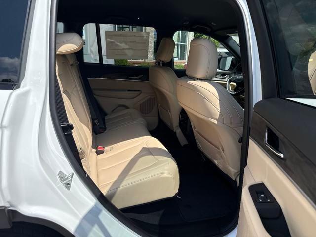 new 2025 Jeep Grand Cherokee car, priced at $43,900