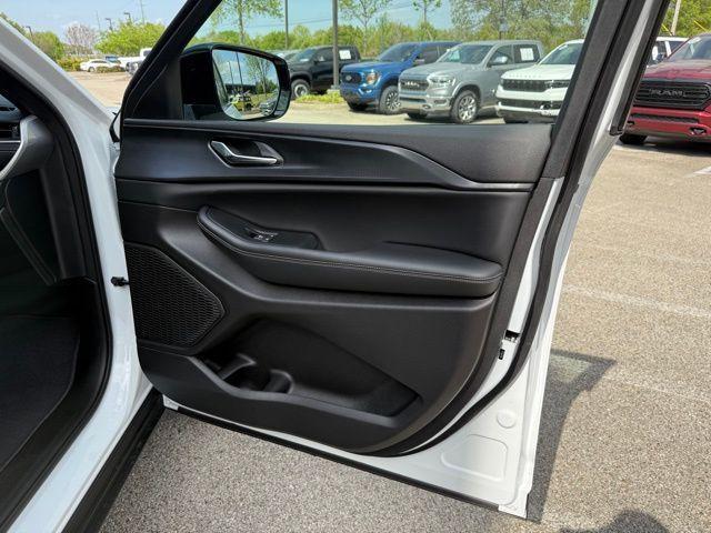 new 2025 Jeep Grand Cherokee L car, priced at $44,833