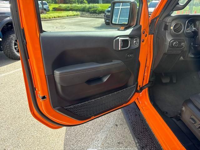 new 2025 Jeep Gladiator car, priced at $47,900