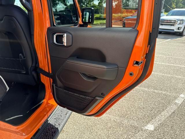 new 2025 Jeep Gladiator car, priced at $47,900
