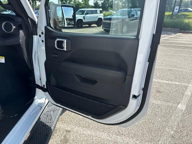 new 2025 Jeep Gladiator car, priced at $45,165