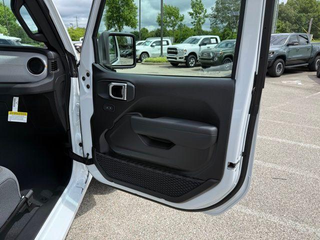 new 2025 Jeep Wrangler car, priced at $32,313