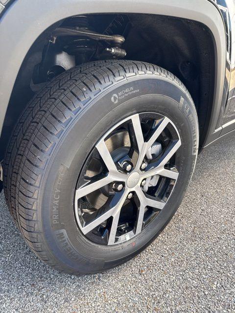 new 2025 Jeep Grand Cherokee car, priced at $47,010