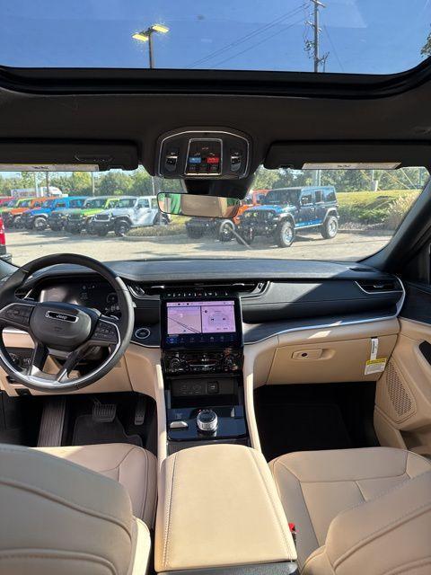 new 2025 Jeep Grand Cherokee car, priced at $47,010