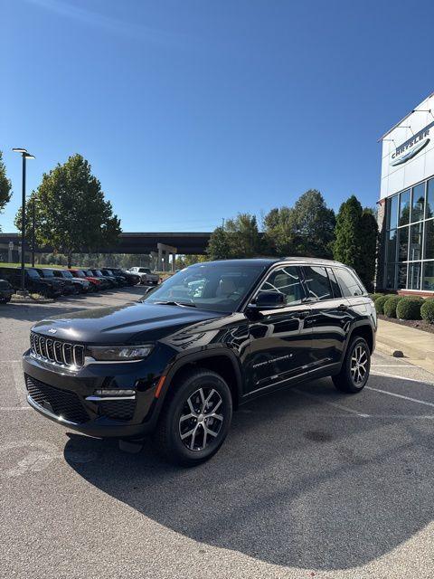new 2025 Jeep Grand Cherokee car, priced at $47,010