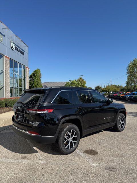 new 2025 Jeep Grand Cherokee car, priced at $47,010