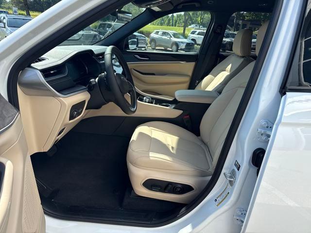 new 2025 Jeep Grand Cherokee car, priced at $43,792