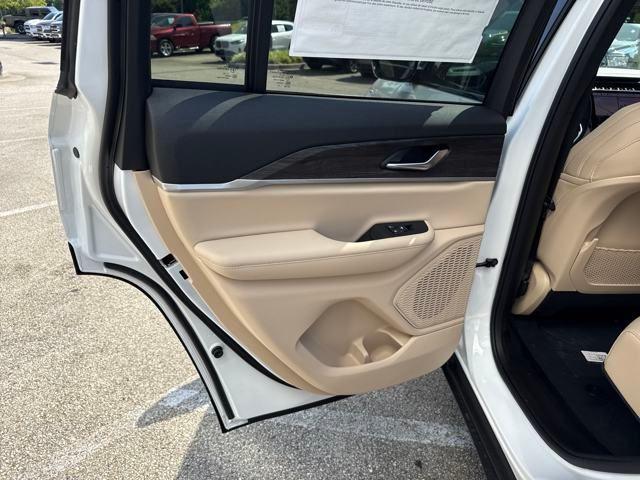 new 2025 Jeep Grand Cherokee car, priced at $43,792