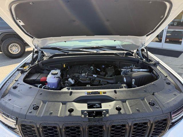 new 2025 Jeep Grand Cherokee L car, priced at $42,927
