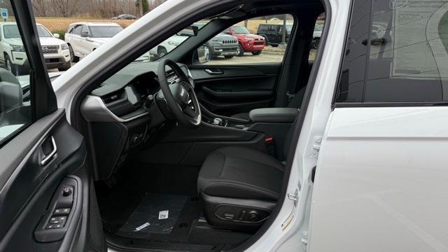 new 2025 Jeep Grand Cherokee car, priced at $37,080