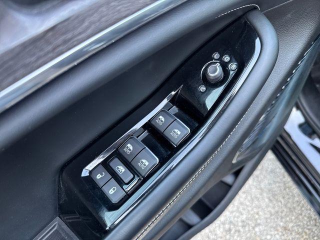 used 2022 Jeep Grand Cherokee car, priced at $35,756