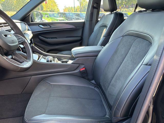 new 2025 Jeep Grand Cherokee car, priced at $42,772