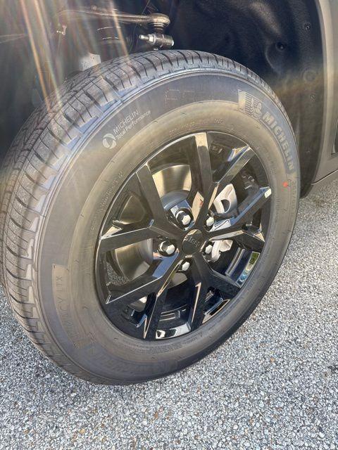 new 2025 Jeep Grand Cherokee car, priced at $42,772