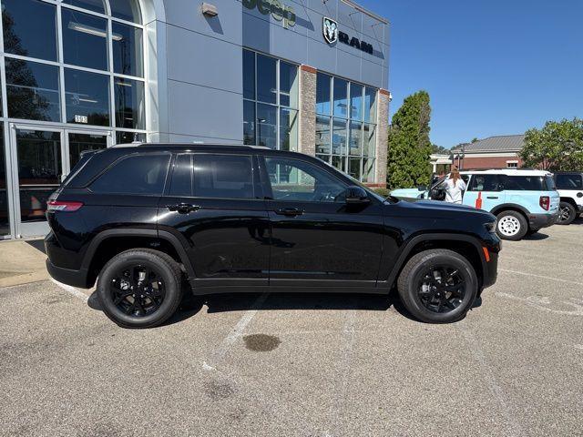 new 2025 Jeep Grand Cherokee car, priced at $42,772