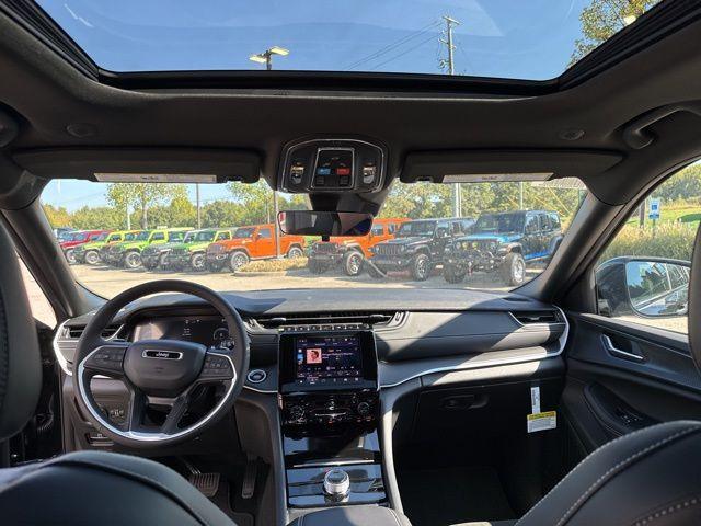 new 2025 Jeep Grand Cherokee car, priced at $42,772