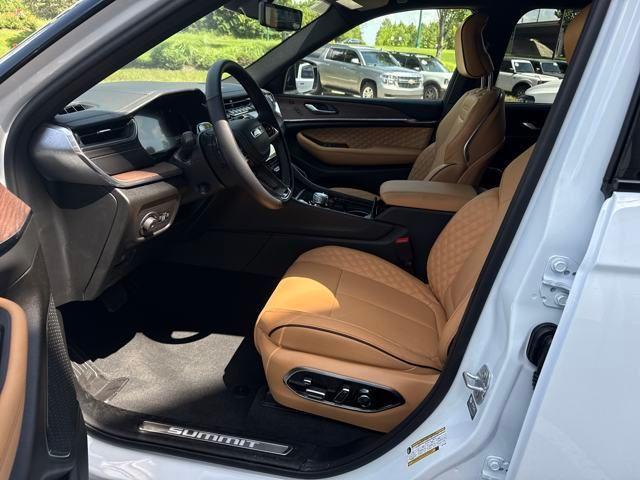 new 2025 Jeep Grand Cherokee car, priced at $62,695
