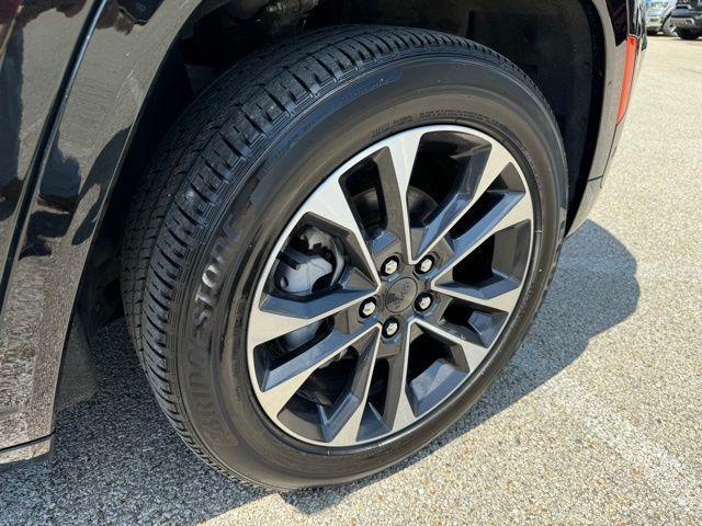 used 2024 Jeep Grand Cherokee car, priced at $43,487