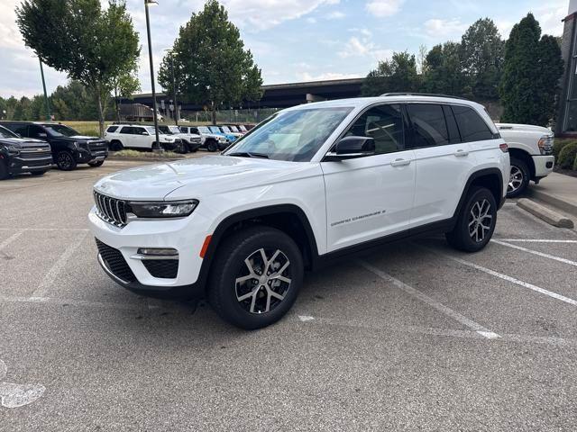 new 2025 Jeep Grand Cherokee car, priced at $45,550