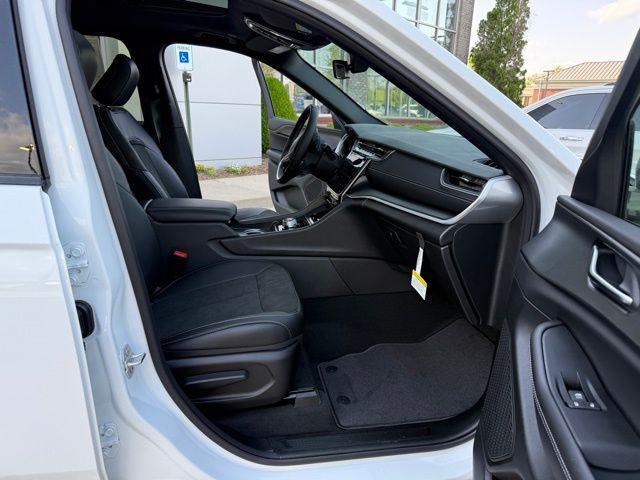 new 2025 Jeep Grand Cherokee L car, priced at $42,992