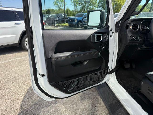 new 2025 Jeep Wrangler car, priced at $53,627