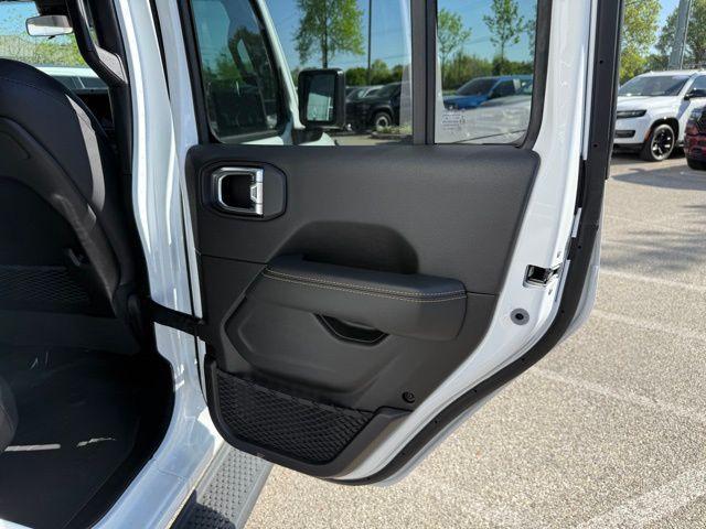 new 2025 Jeep Wrangler car, priced at $53,627