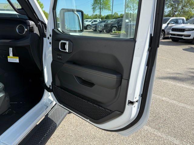 new 2025 Jeep Wrangler car, priced at $53,627