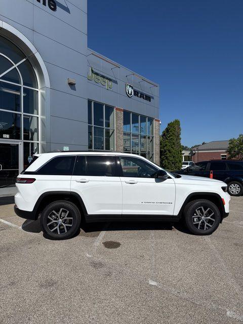 new 2025 Jeep Grand Cherokee car, priced at $46,415