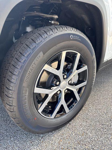 new 2025 Jeep Grand Cherokee car, priced at $46,415