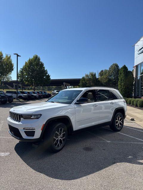 new 2025 Jeep Grand Cherokee car, priced at $46,415