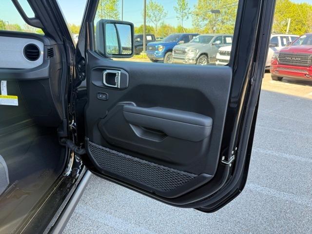 new 2025 Jeep Gladiator car, priced at $42,321