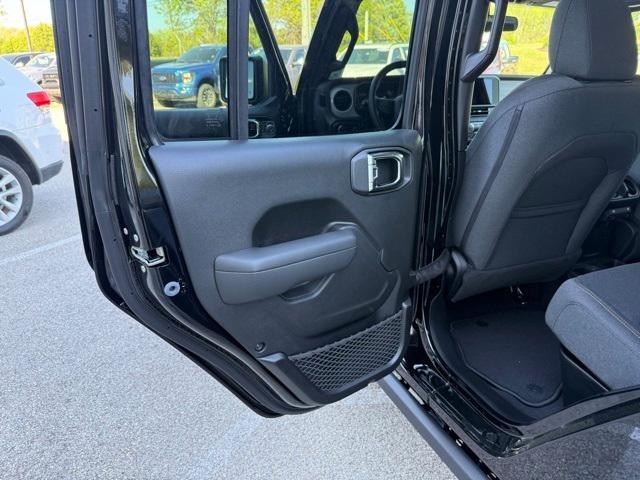 new 2025 Jeep Gladiator car, priced at $42,321