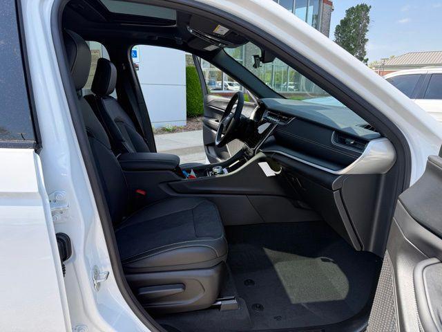 new 2025 Jeep Grand Cherokee car, priced at $37,576