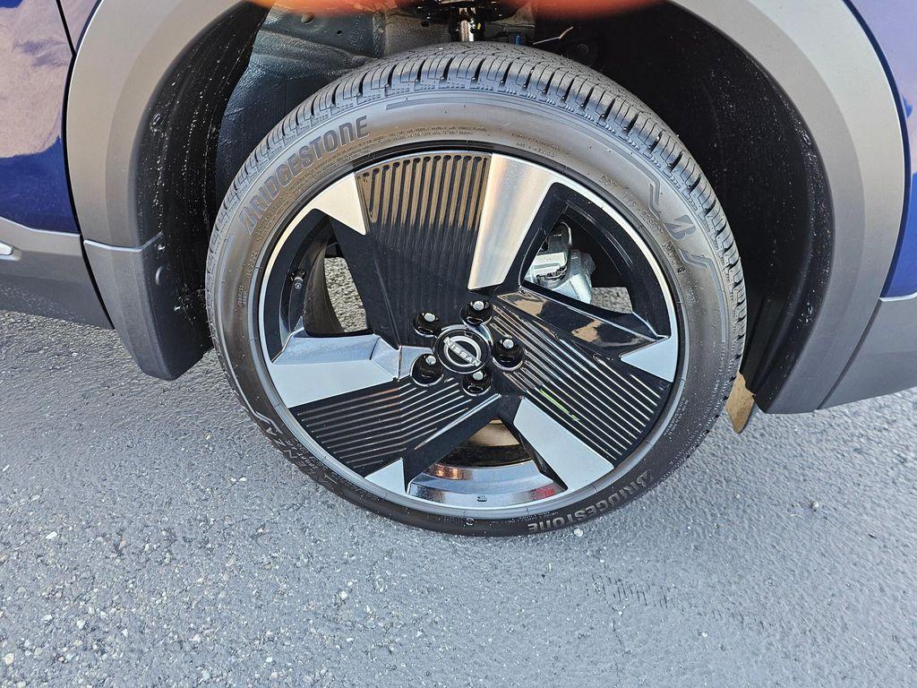 new 2025 Nissan Kicks car, priced at $30,006