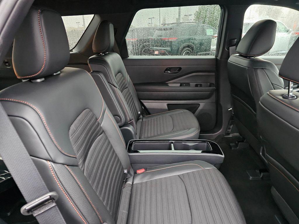 new 2025 Nissan Pathfinder car, priced at $45,112