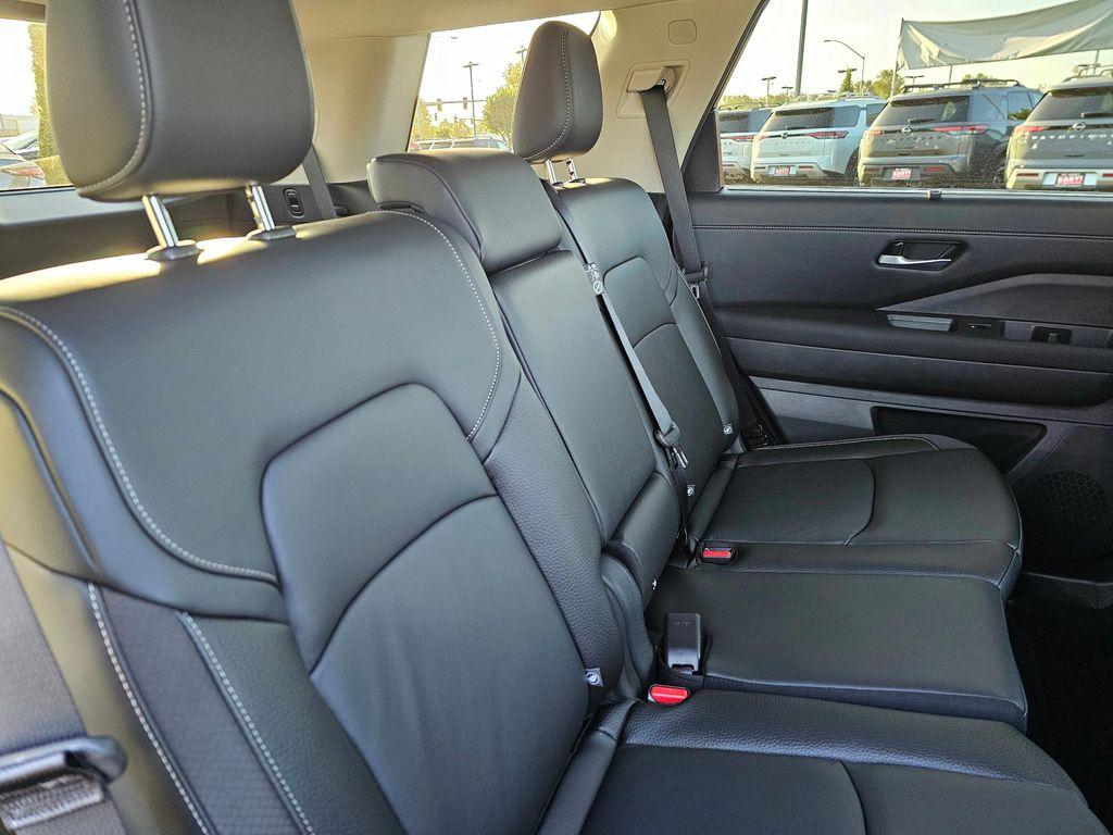 new 2025 Nissan Pathfinder car, priced at $44,200