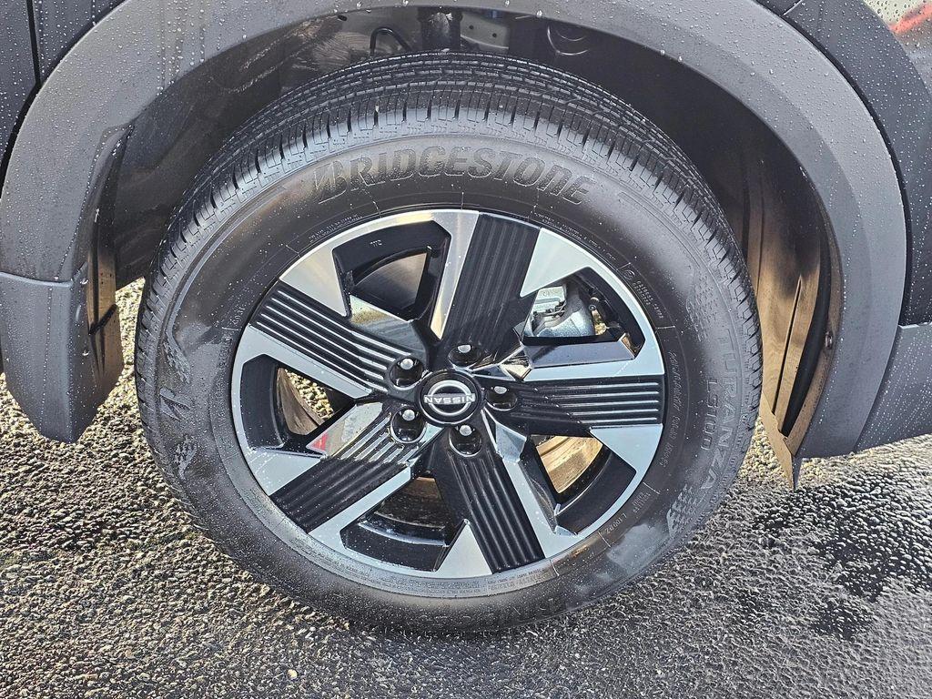 new 2025 Nissan Kicks car, priced at $28,390