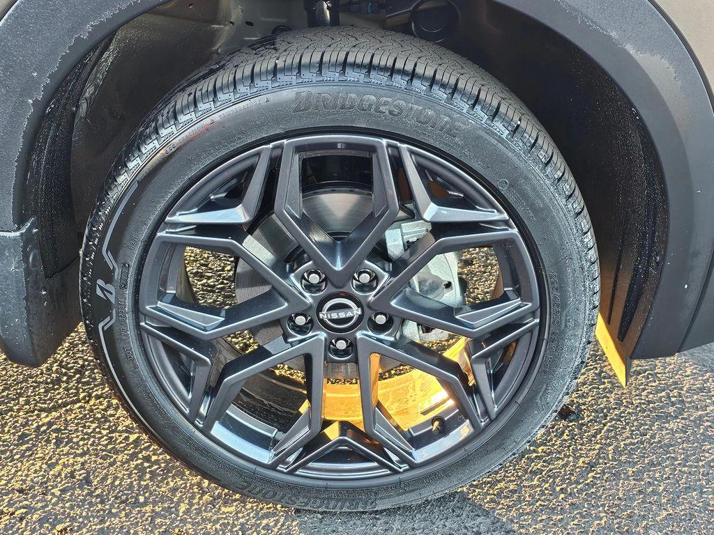 new 2025 Nissan Kicks car, priced at $30,526