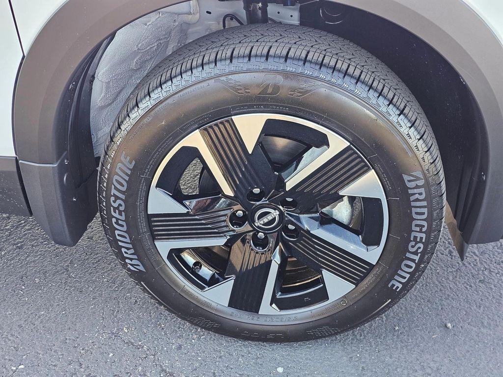 new 2025 Nissan Kicks car, priced at $26,100