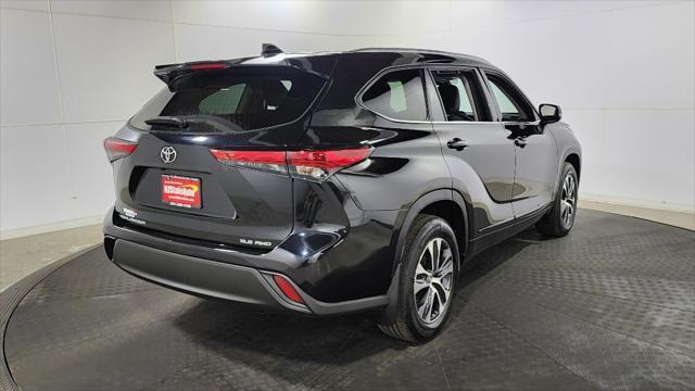 used 2020 Toyota Highlander car, priced at $29,995